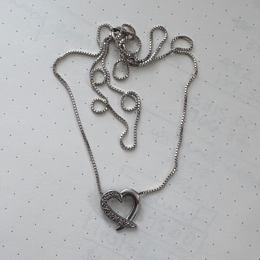 Elegant Silver Heart Pendant Necklace